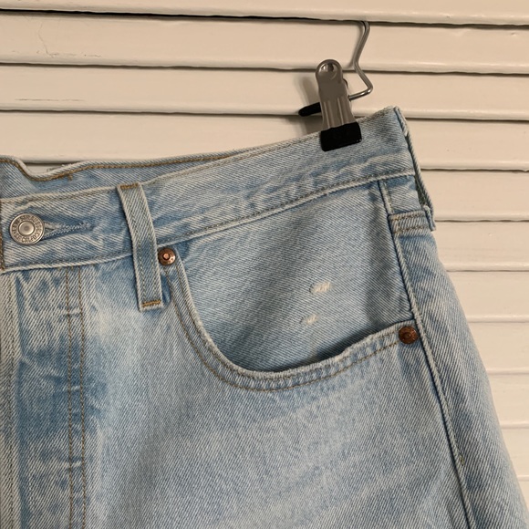 Levi’s 501 Original Mid Thigh Distressed Light Wash Shorts - Picture 5 of 8